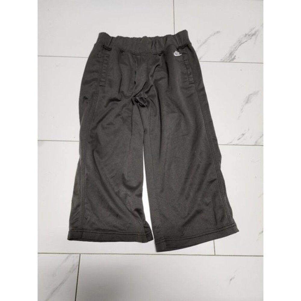 ~ girls dark grey nike athletic capris - size medium